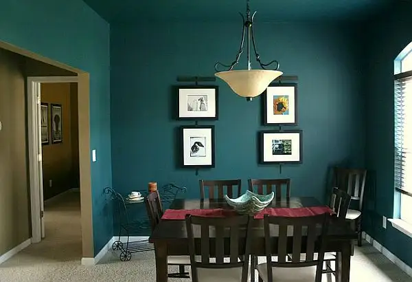 dinig-room-set-green-wall 