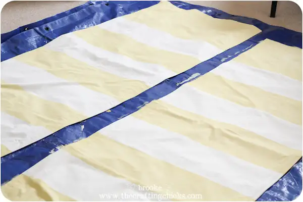 DIY (своими руками)-painted-stripe-blackout-curtains-12