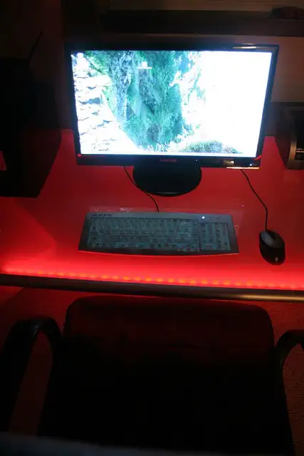 kevin-office-table-light