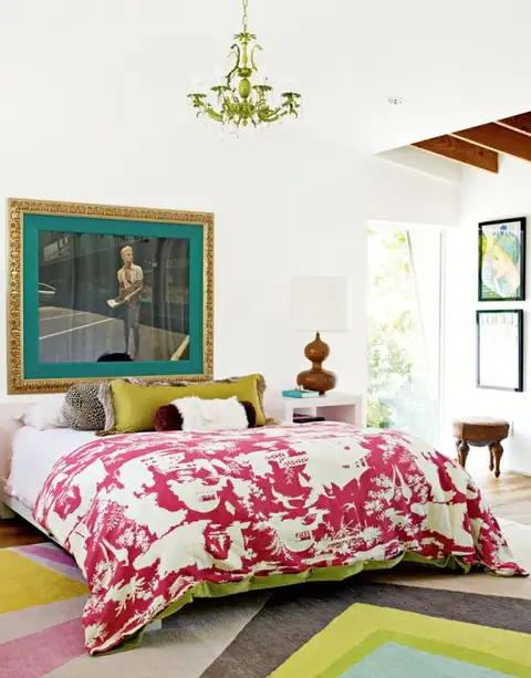 boho-bedroom-geometric-rug