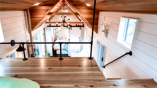 План крошечного дома Payette Urban Tiny Home - перила из труб