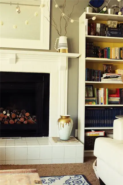 diy-paint-drip-milk-glass-vase-white-and-gold
