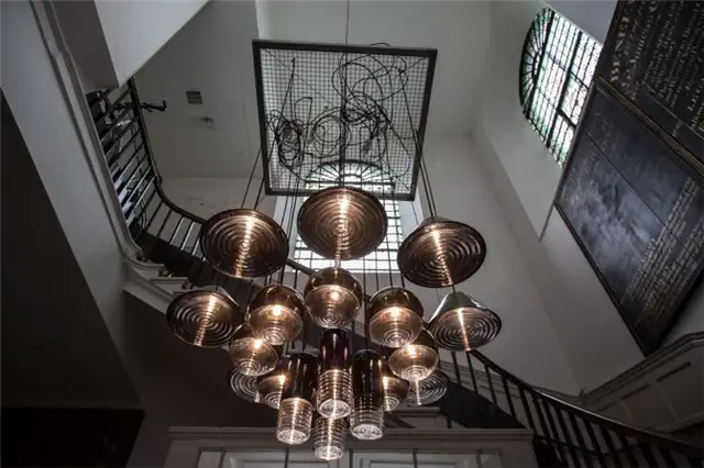 Люстра-фляга от Tom Dixon