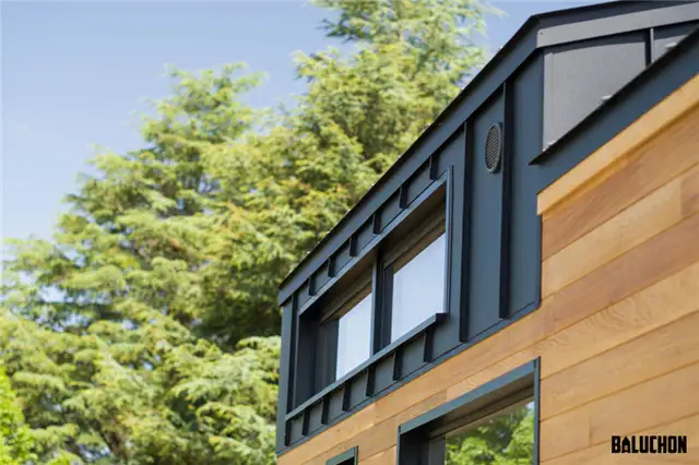 19.5 feet tiny house design by Baluchon - окно