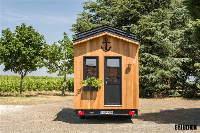 19.5 feet tiny house design by Baluchon - прихожая