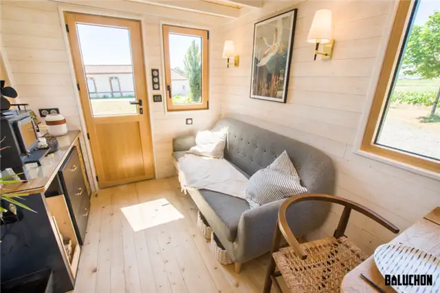19.5 feet tiny house design by Baluchon - кушетка