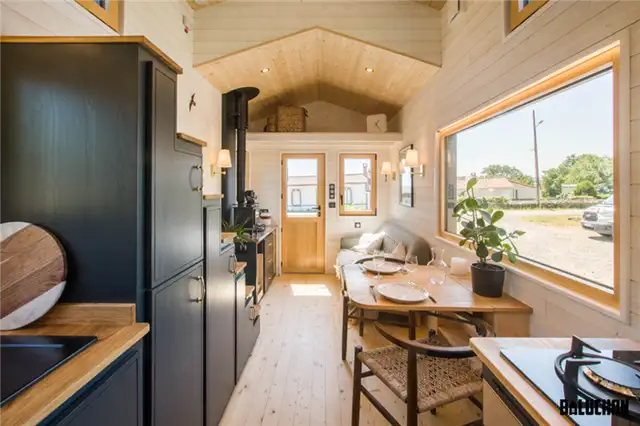 19.5 feet tiny house design by Baluchon - столовая