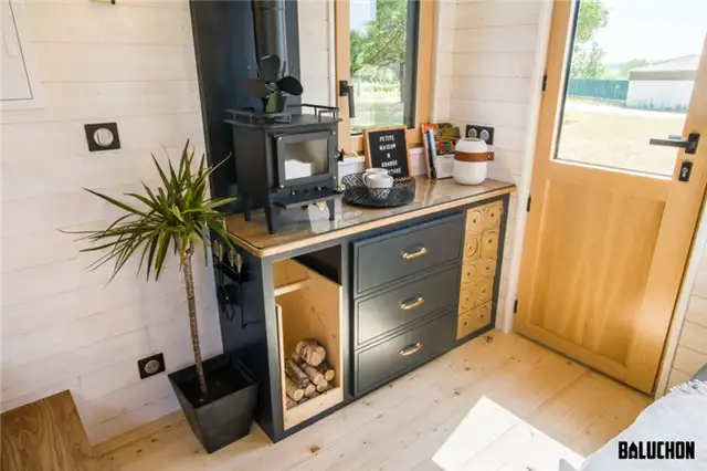 19.5 feet tiny house design by Baluchon - печь