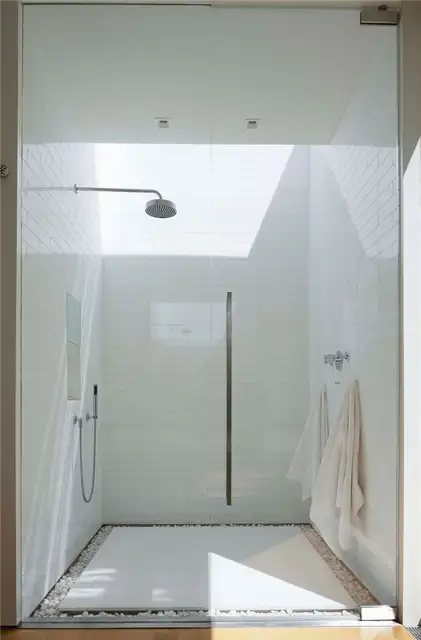 Душевая кабина TR Residence от Robert Siegel Architects