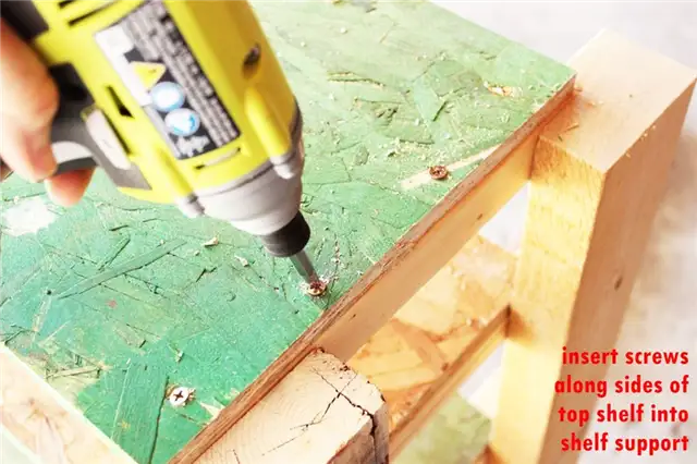 DIY (своими руками) хранения обуви - предварительно просверленные затем прилагается два дополнительных винтов