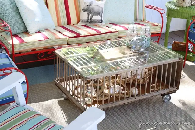 Кофейный столик из куриных ящиков