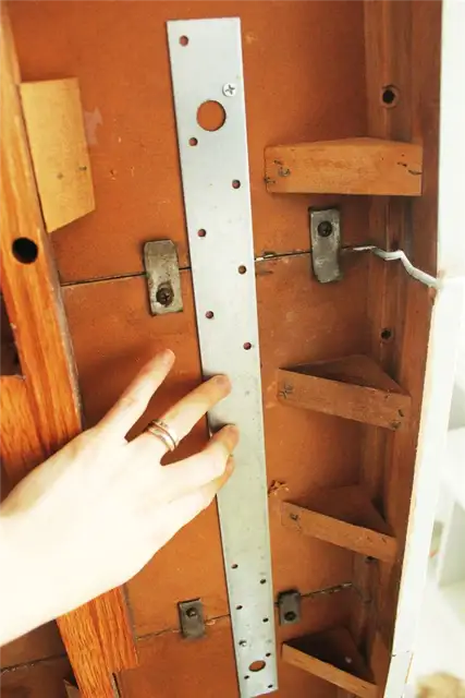 Устройтесь поудобнее под столом
