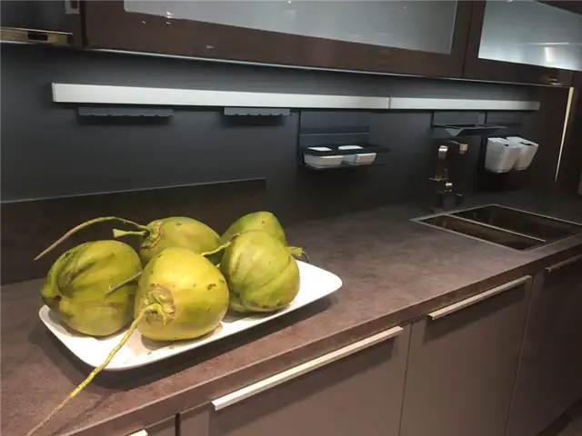 Длинные ручки для дверей кухонных шкафов