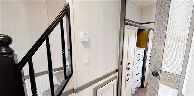 Любимый современный крошечный дом от Park Model Homes - лестница