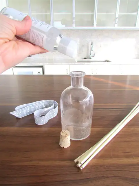diy-essential-oil-reed-diffuser-step2