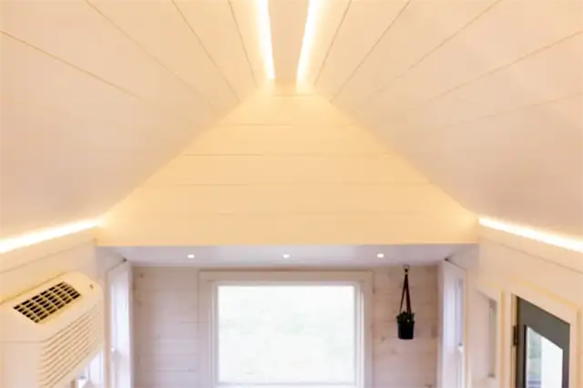 Olive Nest Tiny Homes on wheels - крыша