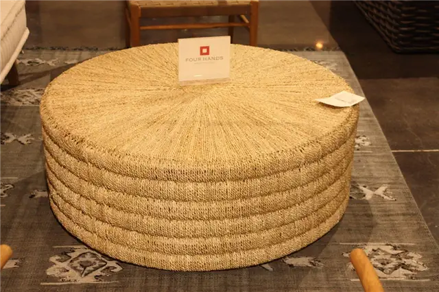 Кофейный столик из ротанга в четыре руки