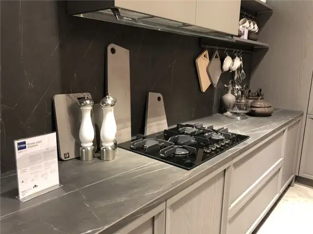 Черная столешница Stosa cucine