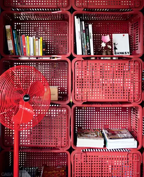 smart-apartment-patition-plastic-crates-wall-divide5