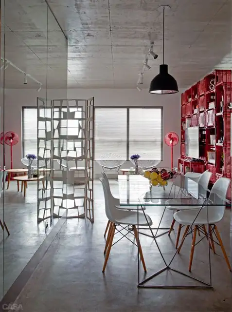 smart-apartment-patition-plastic-crates-wall-divide