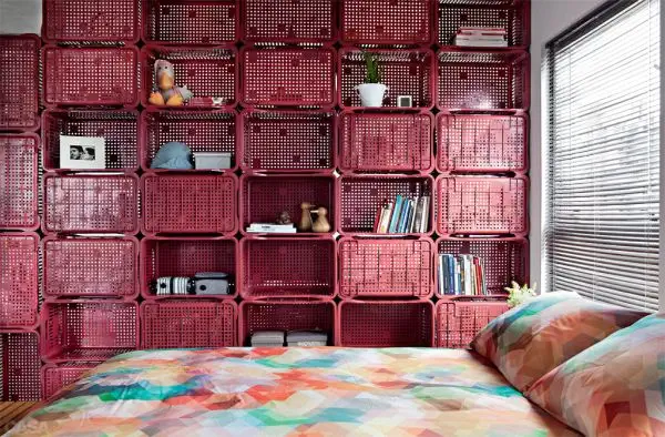 smart-apartment-patition-plastic-crates-wall-divide6