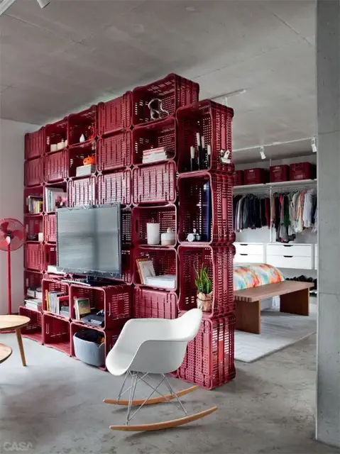 smart-apartment-patition-plastic-crates-wall-divide4