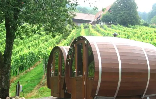 Schlafen-im-Weinfass-Wine-Barrel-Room2