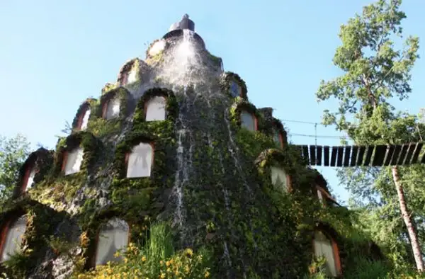 chiles-water-spewing-volcano-hotel1