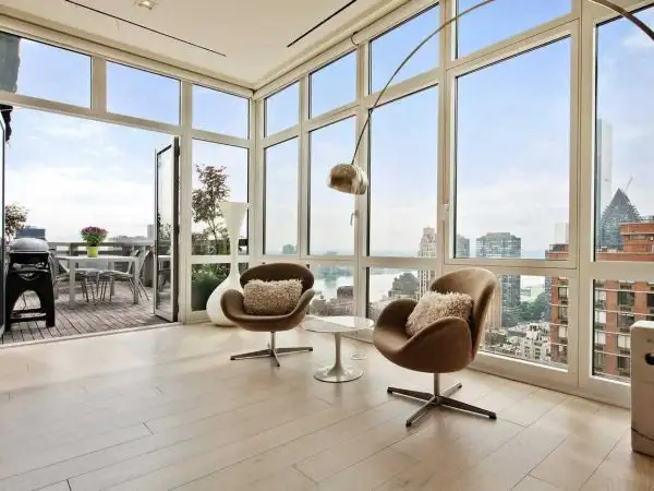 the-wolf-of-wall-street-apartment-glass-windows-big-views