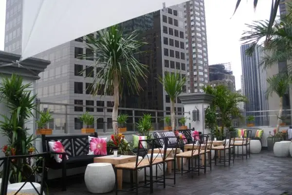 ava lounge roof1
