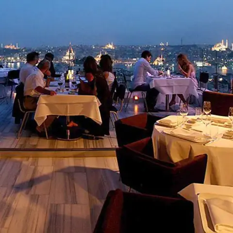 1326837691_top-10-rooftop-bars_6