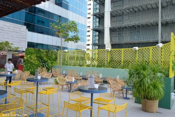 Loof-bar-at-Odeon-Towers-Singapore-03