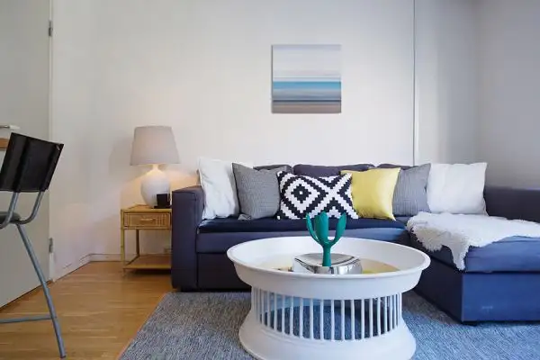 37pm-small-apartment-with-island1