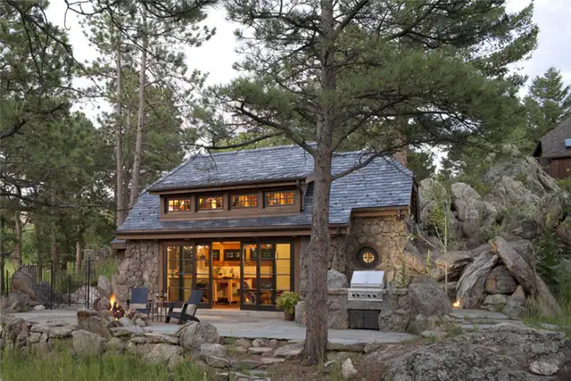 charming-rustic-cottage-house-exterior