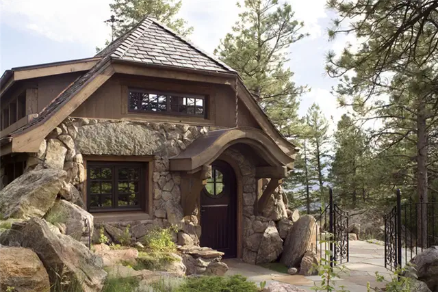 charming-rustic-cottage-house-front-door