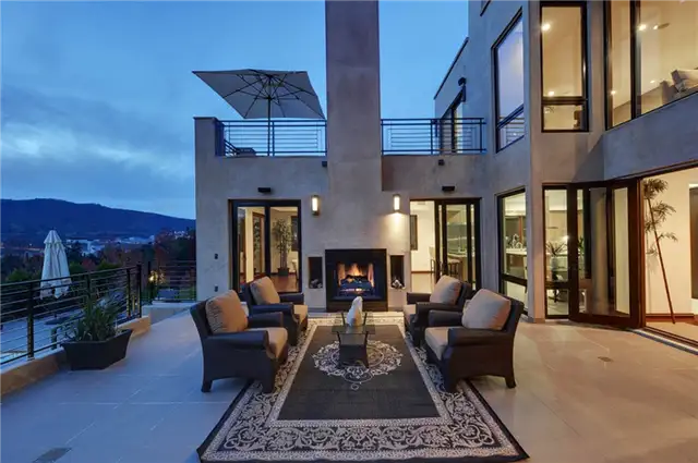sheringham-lane-residence-in-bel-air-crest-fireplace