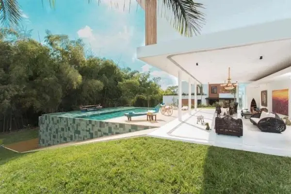Art-Filled-Colombian-Indoor-Outdoor-Home