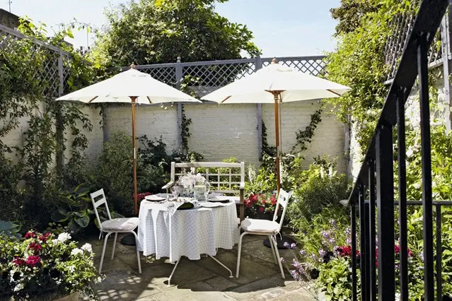 Sarah-Hogan-house-garden
