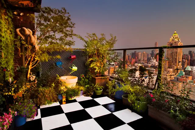 эклектичный пригородный сад