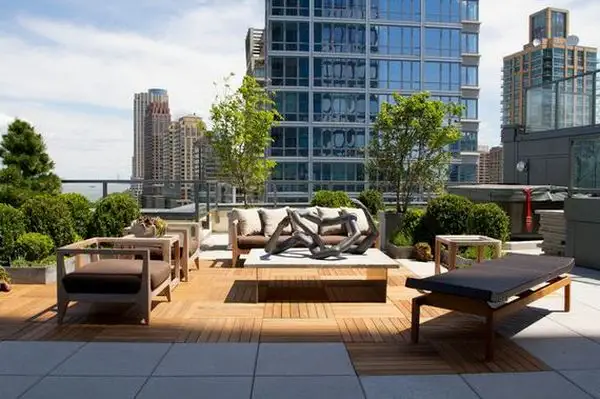 rooftop-patio-busy-city-ny