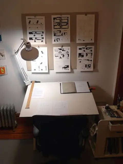 adian-tomine-desk