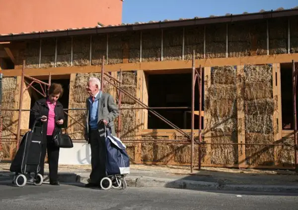 la-primera-de-casa-de-fardos-de-paja-para1