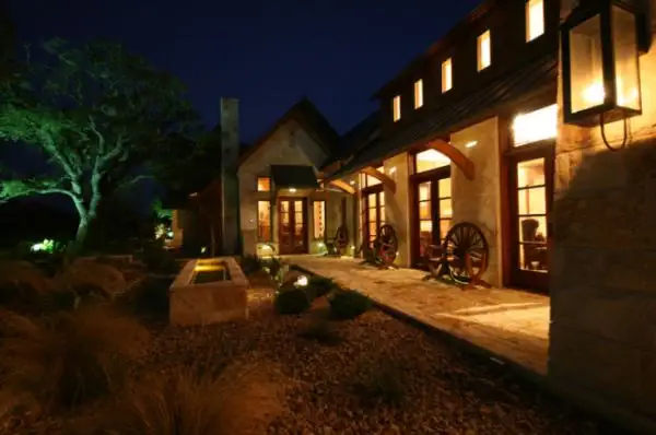 Wagon-wheels-design-porch