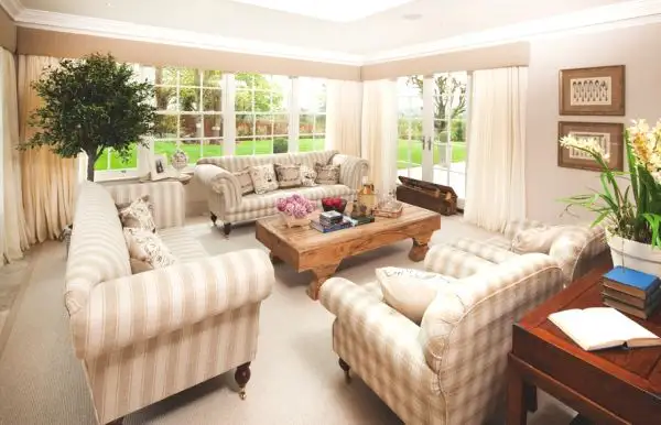 England-property-family-seating