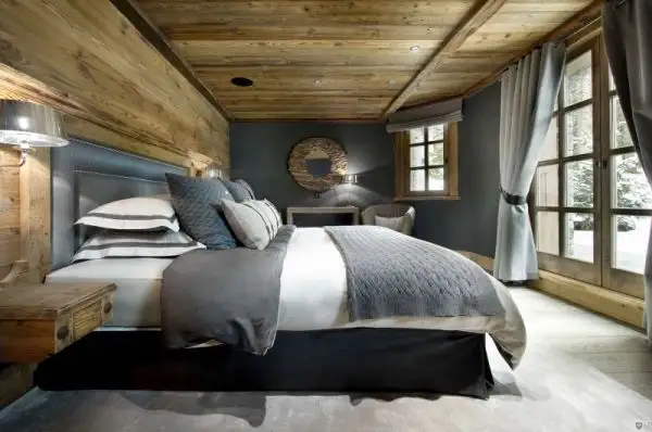 Lavish-Petit-Chateau-1850-Chalet-in-Courchevel-bedroom2