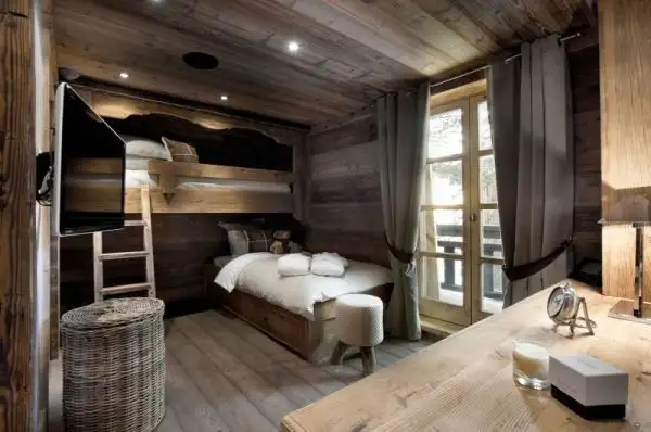 Lavish-Petit-Chateau-1850-Chalet-in-Courchevel-bedroom4