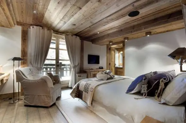 Lavish-Petit-Chateau-1850-Chalet-in-Courchevel-bedroom1