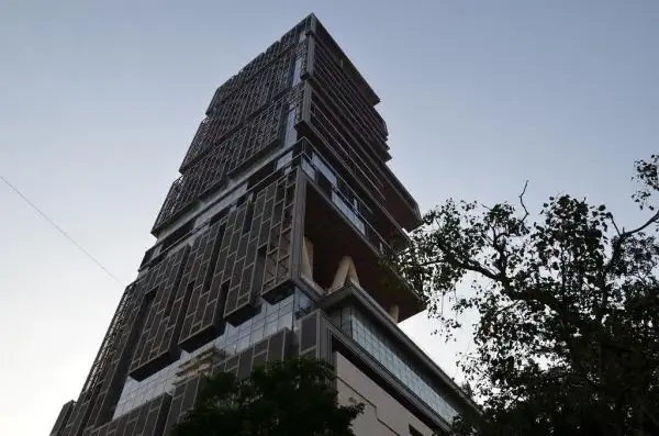 antilia-residence-mumbai-ambani-full-building-view