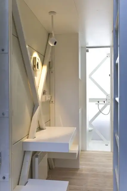 worlds-skinniest-house-centrala10