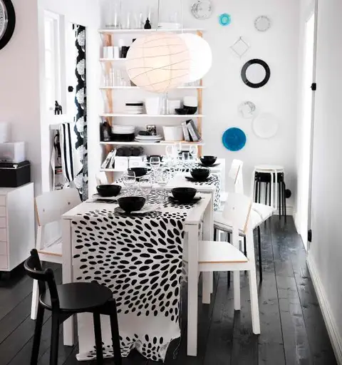 IKEA-2013-catalog-черно-белая комната